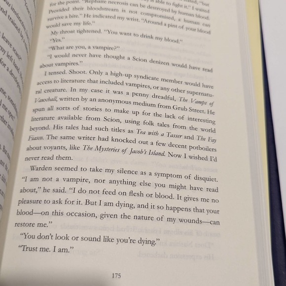 The Bone Season (2013, Hardcover) – Samantha Shannon [Dystopian, Fantasy] - Picture 9 of 9